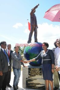 La statue de Nelson Mandela aux Abymes en Guadeloupe (France)